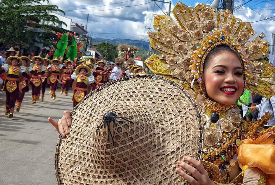 A festival queen featuring a sarok